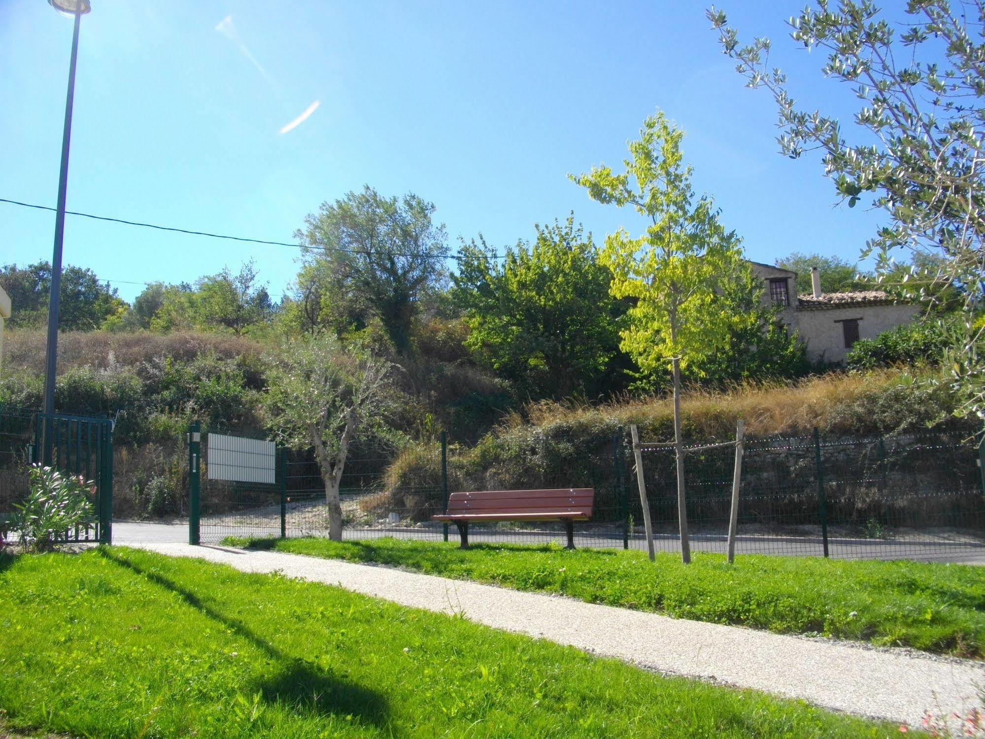 Garden & City Mont-Ventoux Malaucene Aparthotel Exteriör bild